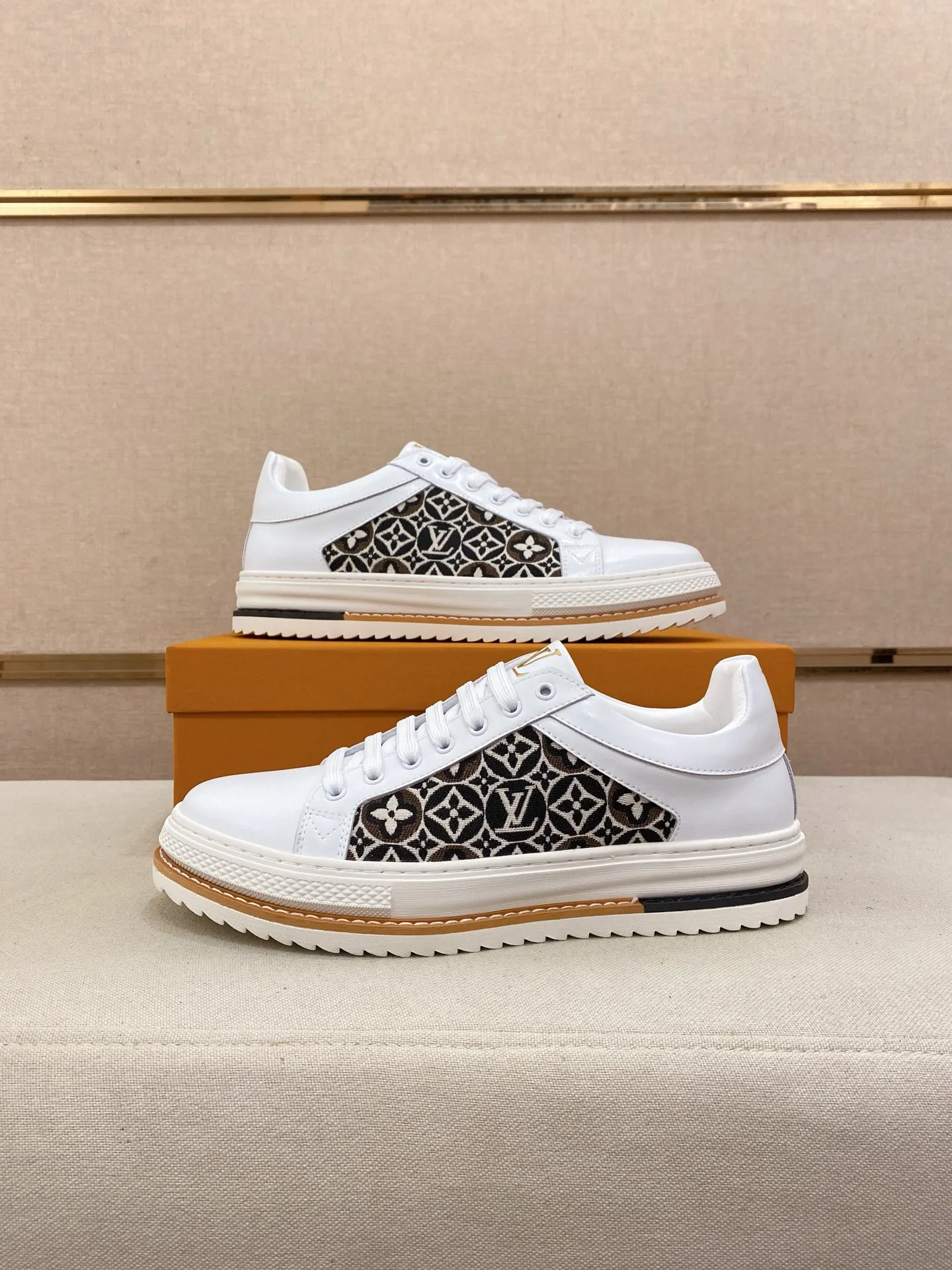 Men's clothing and shoes 400💰Louis Vuitton (Louis Vuitton/LV) top 🔍🔍 new models are on sale at the same time, the upper 🇮🇹 imported first-layer cowhide from Italy, fully imported sheepskin lining 💪💪, completely 1⃣️ to 1 ⃣️Re-engraved🇮🇹💪💪, ⚠Sole: The original sole is specially provided by the original factory, the exclusive movable molded sole is super comfortable, ⚠The original factory follows the order, 🔍🔍high quality, you can enter and exit the counter at will, welcome to compare⚠. Code number:38-44